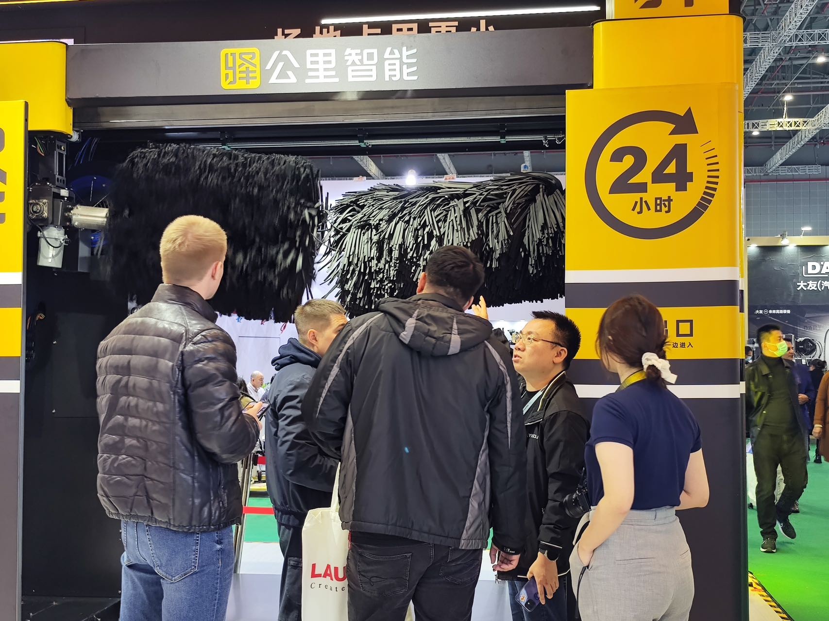 灵动20智能洗车升级版本亮相2023年上海法兰克福汽配展惊艳出圈！